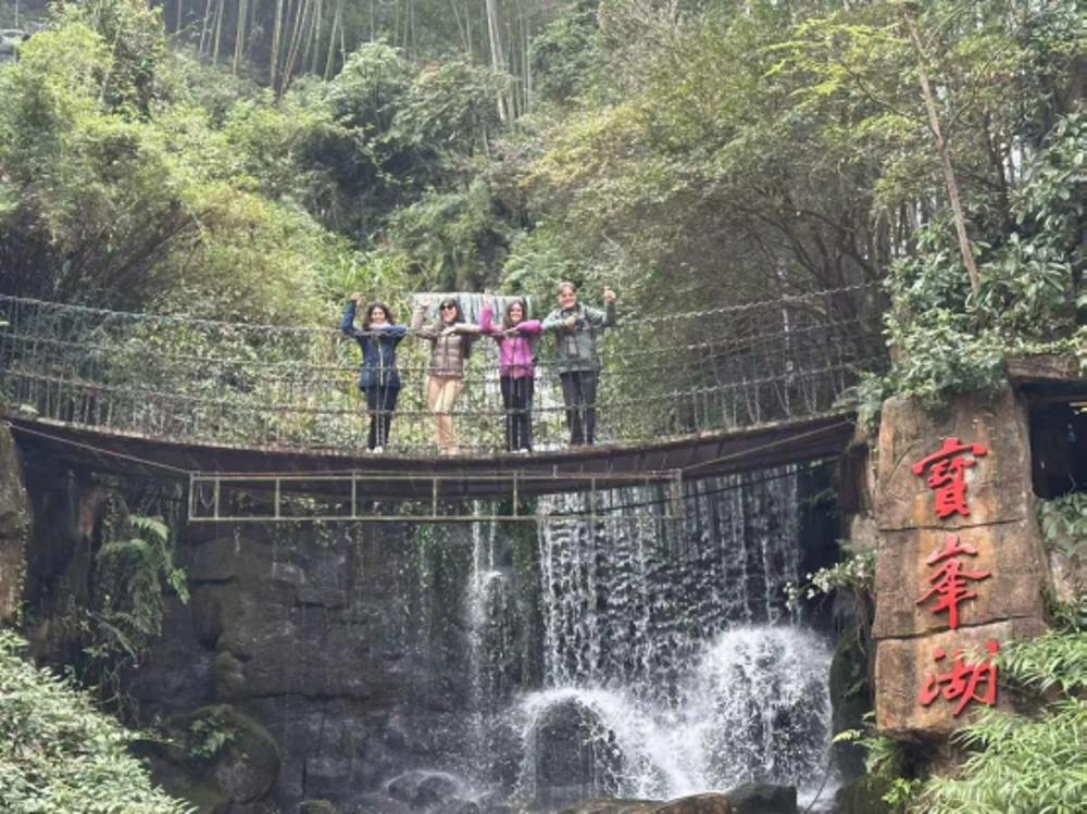 国际旅游达人邂逅“水上张家界”，海洋国旅助力宝峰湖惊艳欧洲