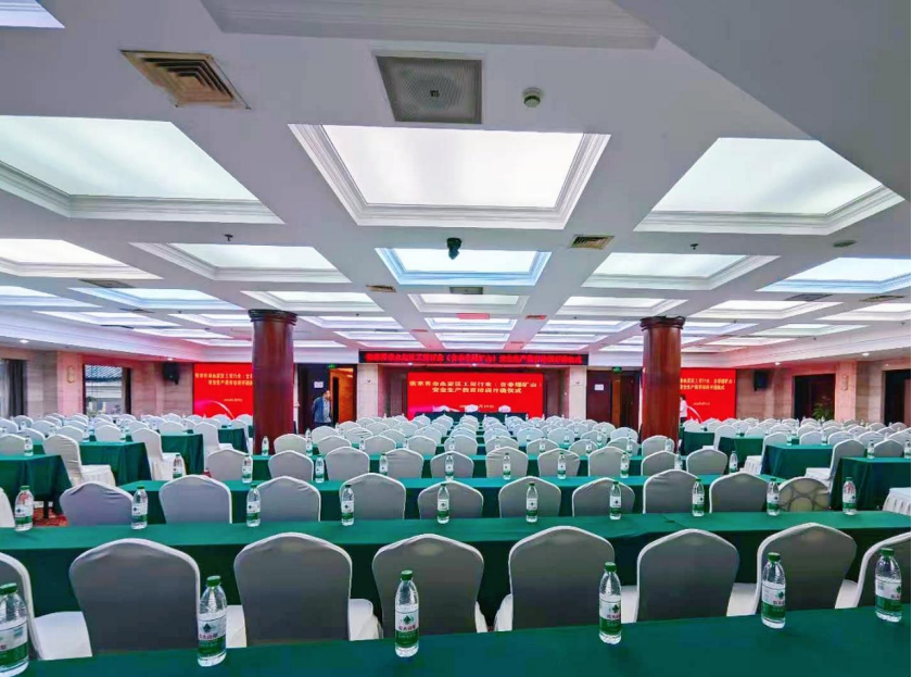 颜值与质感双提升！张家界国际大酒店会议室椅套全新亮相